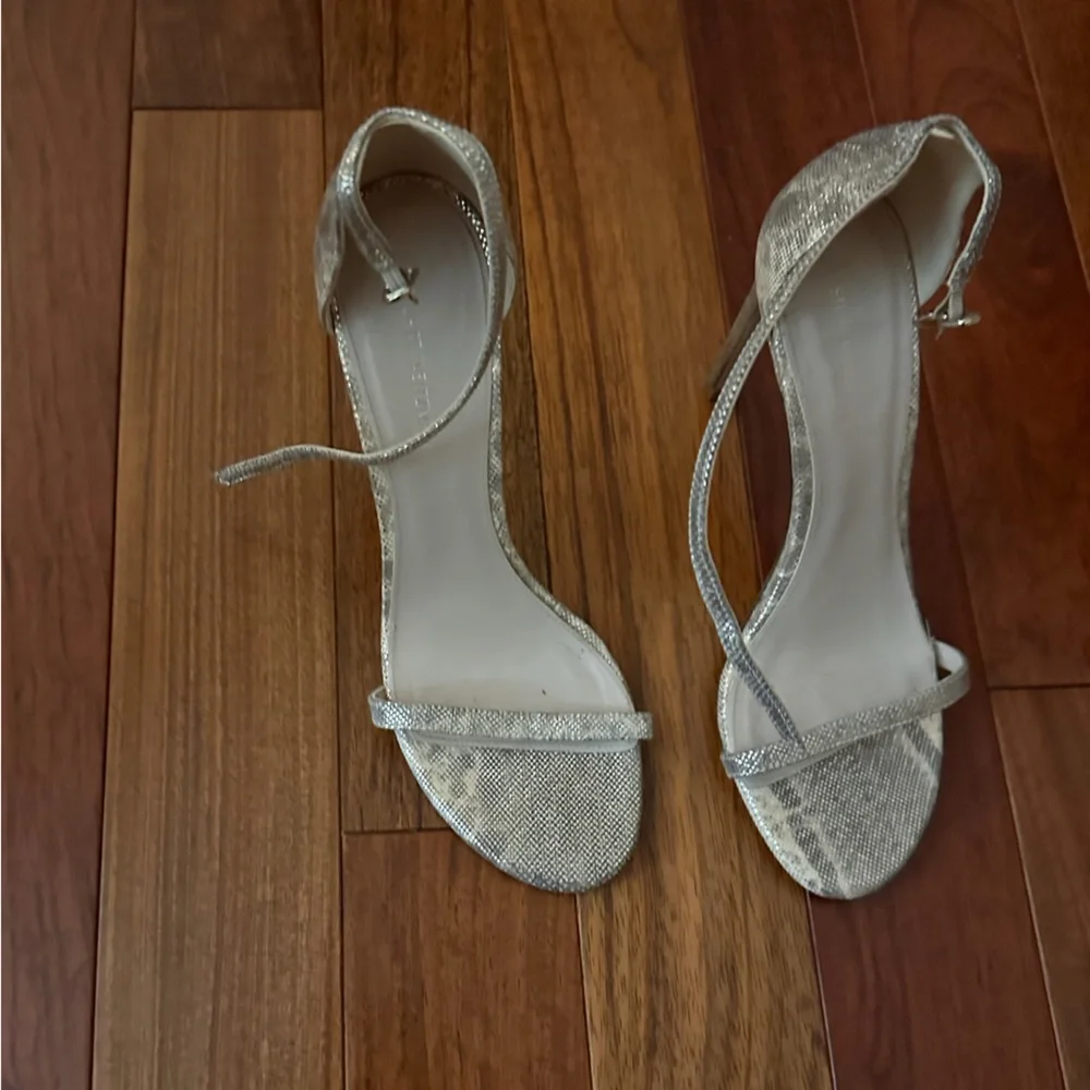 Stuart Weitzman- Gold Python heels - Picture 2 of 3